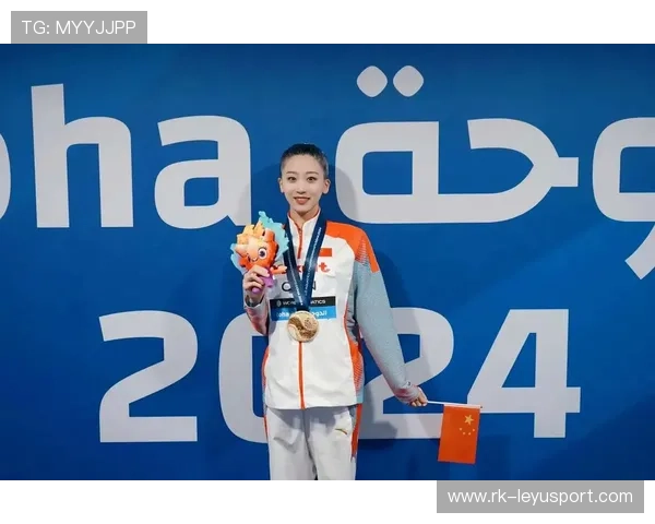 世界游泳锦标赛，中国花游组合技惊四座摘金，中国花样游泳集体项目获世界冠军